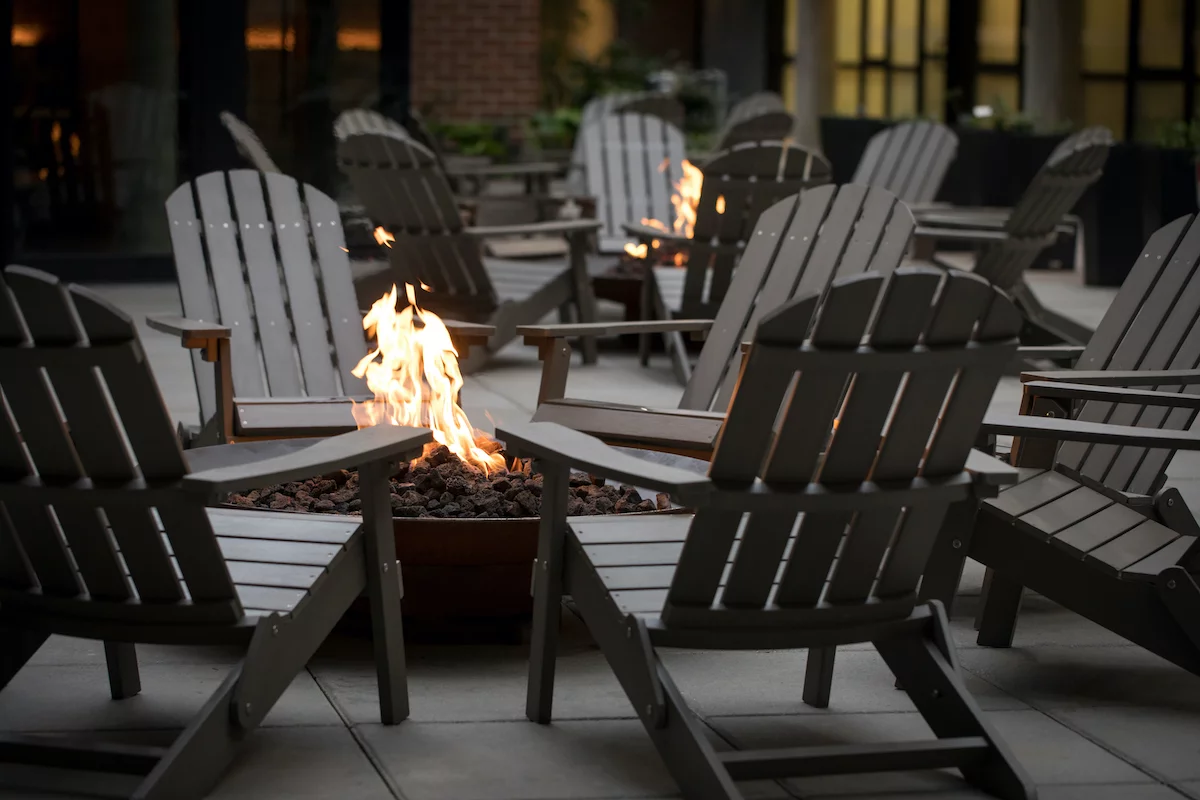 https://greenscapesunlimited.com/wp-content/uploads/2021/01/firepits-commercial.jpg.webp